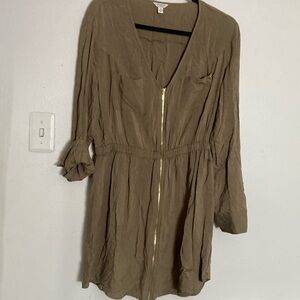 ❄️ GUESS shirt dress light and airy •army green • Size L • ptp 20”